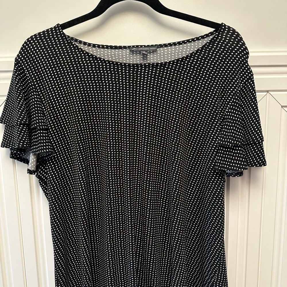 Adrianna Papell Black and White Dotted Short Sleeve Top